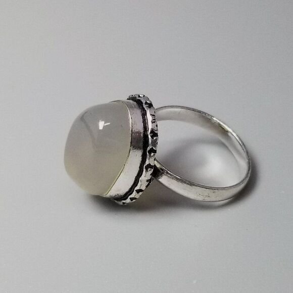 Vintage Cabochon Gray Stone Ring, Bezel Set Silver Tone Band Size 6.5 - Picture 1 of 8